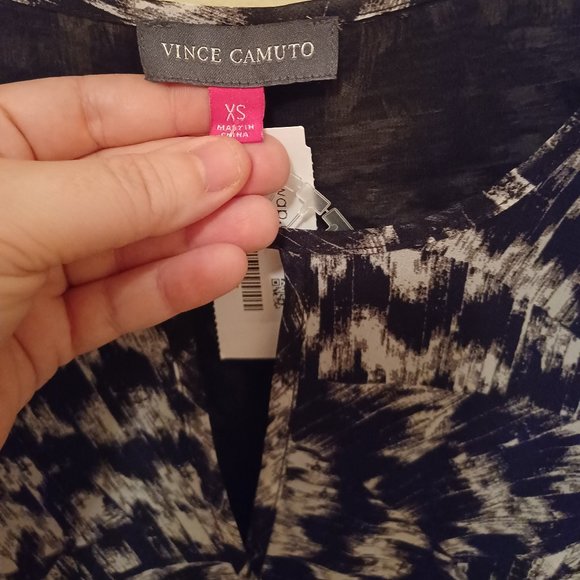 Vince Camuto black white print keyhole faux wrap blouse shirt top Women's XS - Picture 6 of 8